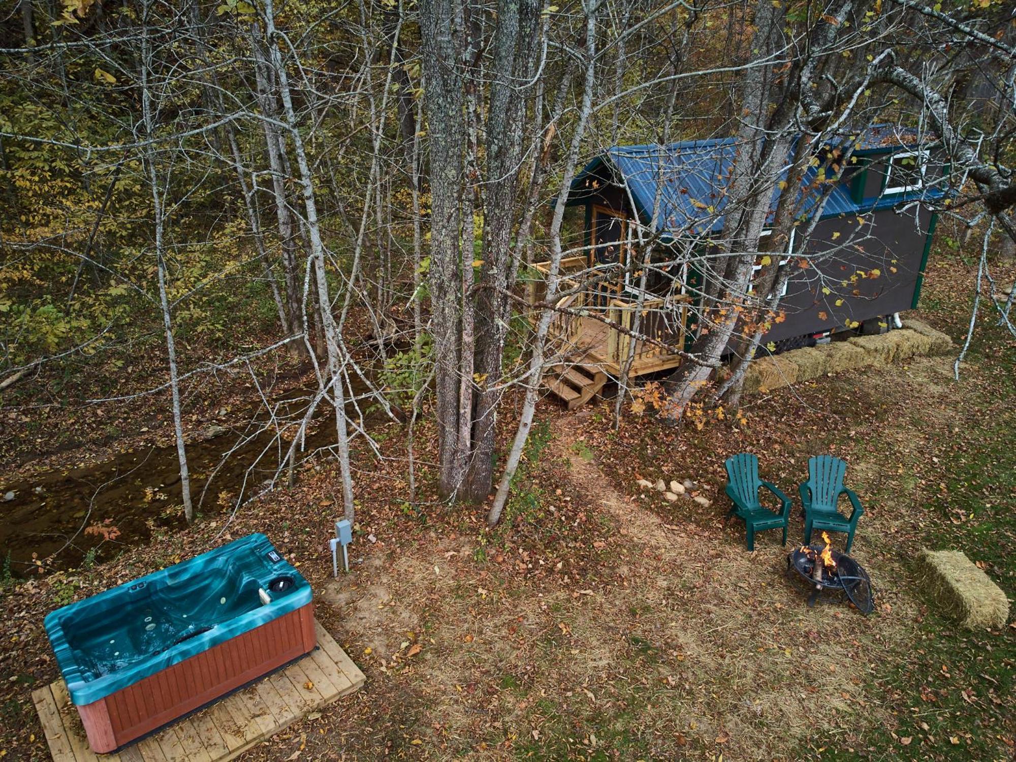Creekwalk Inn Bed And Breakfast With Cabins Cosby Exterior photo
